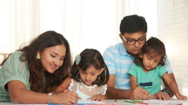 কর্মজীবী বাবা-মায়ের সন্তান পালনের কৌশল