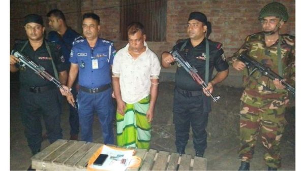 কালীগঞ্জে বিদেশী পিস্তলসহ শীর্ষ সন্ত্রাসী ঘ্যানা গ্রেফতার