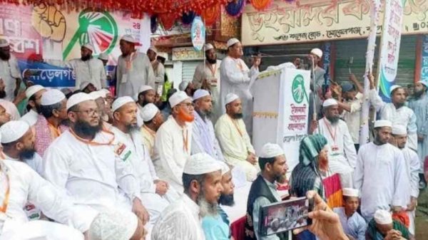 চরমোনাই পীরের হুঁশিয়ারি: বাংলার জমিনে চাঁদাবাজ ও খুনিদের ঠাঁই নেই