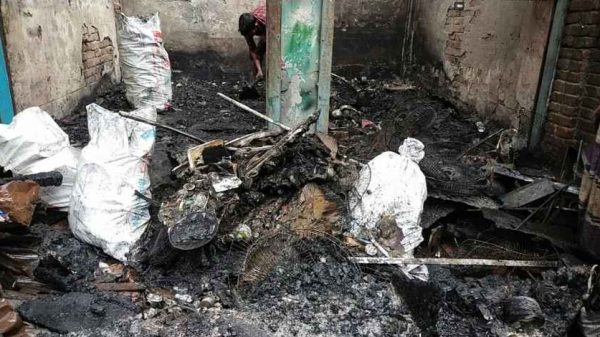 নাজিরপুরের বুইচাকাঠী বাজারে আগুন, পুড়েছে ৩ দোকান ও মোটরসাইকেল