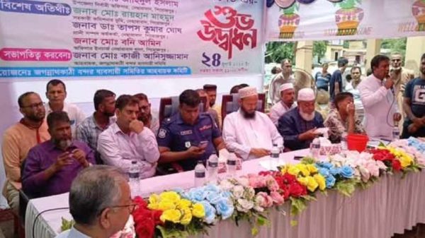 নেছারাবাদ উপজেলার জগন্নাথকাঠি বন্দরে সবজি ব্যবসায়ীদের জন্য নবনির্মিত টলশেড ঘরের উদ্বোধন করেছেন উপজেলা নির্বাহী কর্মকর্তা মোঃ জাহিদুল ইসলাম। লটারির মাধ্যমে ৩৬ জন ব্যবসায়ী স্থান বরাদ্দ পেয়েছেন।