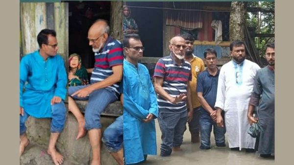 পিরোজপুর ইন্দুরকানীতে নদীভাঙন এলাকায় বিএনপির ত্রাণ বিতরণ ও নগদ সহায়তা