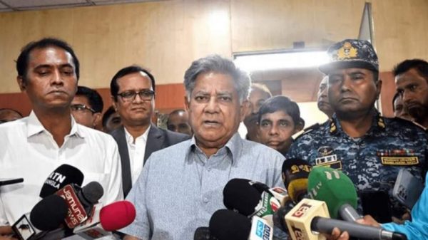 নৌপরিবহন খাতে সক্ষমতা ও আয় বাড়াতে বাংলাদেশ শিপিং করপোরেশনের বহরে নতুন তিনটি জাহাজ যুক্ত করার পরিকল্পনা নিয়েছে সরকার। শিপ ব্রেকিং ইন্ডাস্ট্রিতেও বাড়ছে আন্তর্জাতিক মানদণ্ডের অনুসরণ।