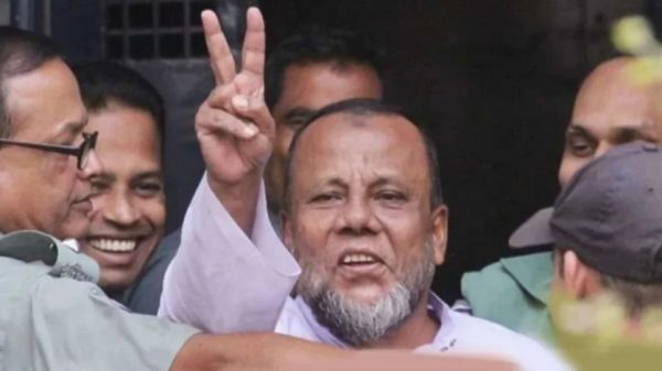 একাত্তরের মানবতাবিরোধী অপরাধে দণ্ডিত মোবারক হোসেন খালাস পেলেন আপিল বিভাগে