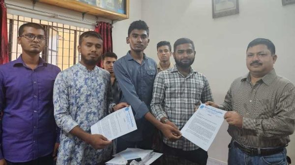 ঝিনাইদহের কালীগঞ্জ সরকারি মাহতাব উদ্দিন ডিগ্রী কলেজ সংস্কারের জন্য ছাত্রশিবির ৩০ দফা প্রস্তাবনা দিয়েছে। শ্রেণিকক্ষ নির্মাণ, আবাসিক হল, লাইব্রেরি ও নিরাপত্তা নিশ্চিতকরণসহ নানা দাবি উত্থাপন করা হয়।