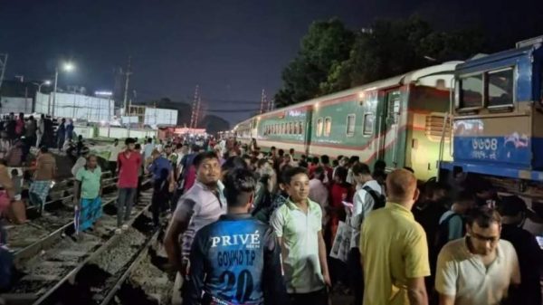 গাজীপুরে পদ্মা এক্সপ্রেস লাইনচ্যুত, উত্তরবঙ্গ-ঢাকা ট্রেন চলাচল বন্ধ