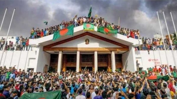 জুলাই গণঅভ্যুত্থান নিয়ে সেমিনারে বিএনপি চেয়ারপারসনের একান্ত সচিব এ বি এম আব্দুস সাত্তার সরকারের দুর্নীতি, দলীয় লুটপাট ও আন্তর্জাতিক ষড়যন্ত্রের সমালোচনা করেন।