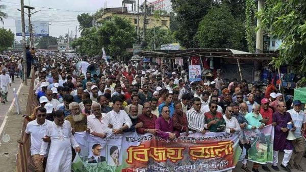 ঝিনাইদহে জুলাই গণঅভ্যুত্থানের বিজয় র‍্যালিতে জনতার ঢল