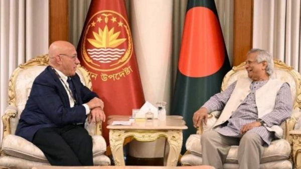 মিয়ানমারে মানবাধিকার পরিস্থিতি নিয়ে জাতিসংঘের বিশেষ প্রতিবেদক টম অ্যান্ড্রুজ প্রধান উপদেষ্টা অধ্যাপক মুহাম্মদ ইউনূসের সঙ্গে সাক্ষাৎ করেন। তিনি রোহিঙ্গা ইস্যুতে ইউনূসের আন্তর্জাতিক নেতৃত্ব ও উদ্যোগের প্রশংসা করেন।