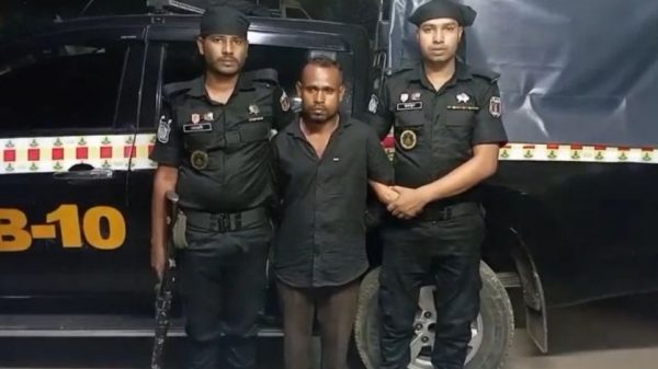 রাজধানীর কদমতলী থেকে অপহৃত ১২ বছরের মাদরাসাছাত্রকে নারায়ণগঞ্জ থেকে উদ্ধার করেছে র‍্যাব-১০। টানা ১৭ ঘণ্টার অভিযানে অপহরণকারী রাজুকে গ্রেপ্তার করা হয়।