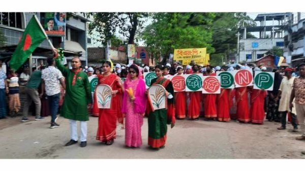 ঝিনাইদহের কালীগঞ্জে বিএনপি’র ৪৭তম প্রতিষ্ঠাবার্ষিকী উপলক্ষে হাজারো নেতাকর্মীর অংশগ্রহণে বর্ণাঢ্য শোভাযাত্রা ও সমাবেশ অনুষ্ঠিত হয়েছে। বক্তব্য রাখেন হামিদুল ইসলাম হামিদ।