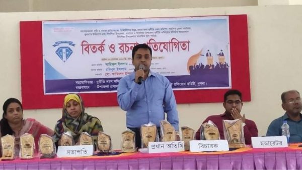 খুলনার দিঘলিয়ায় দুর্নীতি বিরোধী বিতর্ক ও রচনা প্রতিযোগিতা অনুষ্ঠিত হয়েছে। অন্যদিকে পিরোজপুরের ইন্দুরকানীতে ভুয়া ছবি এডিট করে স্বেচ্ছাসেবক দল নেতাকে হেয় করার অভিযোগে থানায় সাধারণ ডায়েরি হয়েছে।