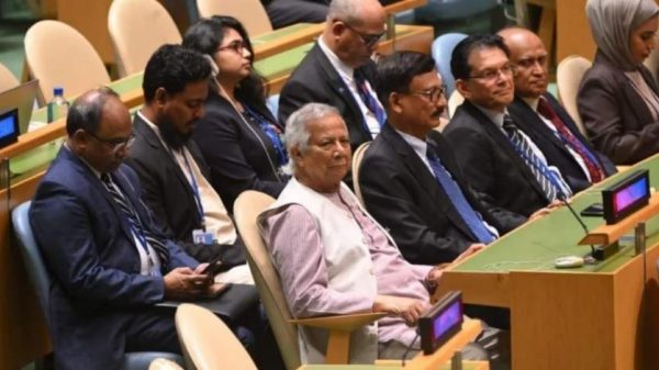 প্রধান উপদেষ্টা মুহাম্মদ ইউনূস জাতিসংঘ সদর দপ্তরে রোহিঙ্গা সংকট বিষয়ক উচ্চপর্যায়ের সম্মেলনে যোগ দিয়েছেন। এর আগে তিনি ইউএনএইচসিআর প্রধান ফিলিপ্পো গ্রান্ডির সঙ্গে বৈঠক করে সংকট সমাধানে আন্তর্জাতিক সমর্থনের আহ্বান জানান।