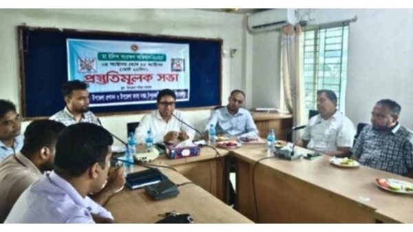 পিরোজপুরের ইন্দুরকানীতে মা ইলিশ সংরক্ষণ অভিযান উপলক্ষে সচেতনতামূলক সভা অনুষ্ঠিত হয়েছে। ৪ থেকে ২৫ অক্টোবর পর্যন্ত ২২ দিন ইলিশ ধরা, সংরক্ষণ, বিক্রি ও পরিবহনে নিষেধাজ্ঞা থাকবে।