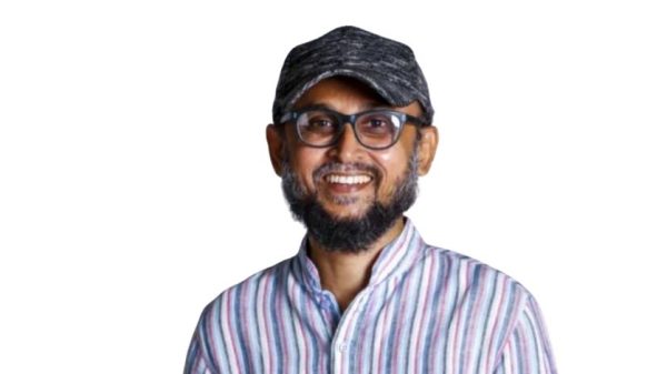 ডাকসু ও হল সংসদ নির্বাচনের ভোটগ্রহণ চলাকালে ফেসবুকে আলোচিত মন্তব্য করেছেন নির্মাতা ও সংস্কৃতি উপদেষ্টা মোস্তফা সরয়ার ফারুকী। তিনি বলেন, ডাকসুর মধ্য দিয়ে ইলেকশনের ট্রেনে উঠে গেল বাংলাদেশ।