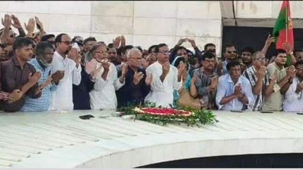 পিরোজপুর জেলা বিএনপির নবগঠিত আহ্বায়ক কমিটি শহীদ জিয়াউর রহমানের মাজারে ফুলেল শ্রদ্ধা নিবেদন ও জিয়ারত করেছে। এতে কেন্দ্রীয় ও জেলা নেতৃবৃন্দ অংশগ্রহণ করেন এবং দোয়া মাহফিল অনুষ্ঠিত হয়।