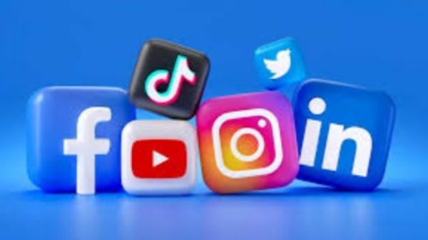 খুলনার দিঘলিয়া প্রেসক্লাবের দপ্তর সম্পাদক আশরাফ হোসেনের বিরুদ্ধে সামাজিক যোগাযোগমাধ্যমে কুরুচিপূর্ণ পোস্ট দেওয়ার ঘটনায় নিন্দা জানানো হয়েছে। প্রেসক্লাব নেতারা দায়ীদের বিরুদ্ধে আইনগত ব্যবস্থা দাবি করেছেন।