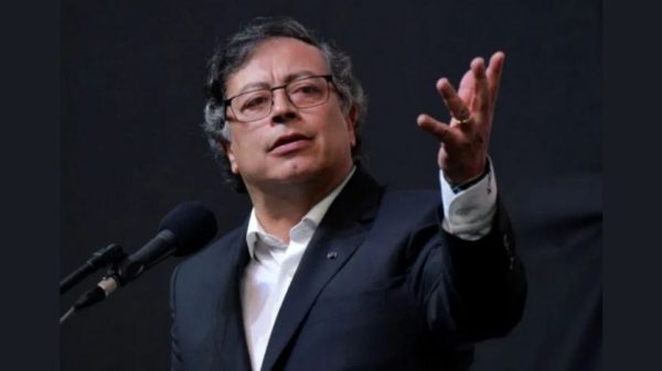 কলম্বিয়ার প্রেসিডেন্ট গুস্তাভো পেত্রো ঘোষণা করেছেন, গাজার আহত শিশুদের চিকিৎসার জন্য মাদক পাচারকারীদের কাছ থেকে জব্দ করা সোনা ব্যবহার করা হবে। উদ্যোগটি গাজার পুনর্গঠন ও মানবিক সহায়তার অংশ।