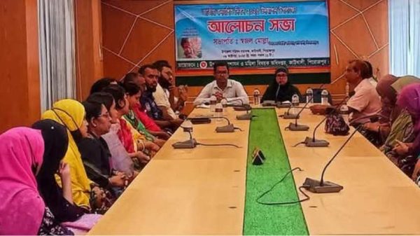 “আমি কন্যা শিশু, স্বপ্ন গড়ি, সাহসে লড়ি, দেশের কল্যাণে কাজ করি”—এ প্রতিপাদ্যে পিরোজপুরের কাউখালীতে জাতীয় কন্যা দিবস ২০২৫ উদযাপন করা হয়েছে। উপজেলা প্রশাসনের আয়োজনে আলোচনা সভায় বক্তারা কন্যা শিশুদের অধিকার ও আত্মনির্ভরতার ওপর গুরুত্ব আরোপ করেন।