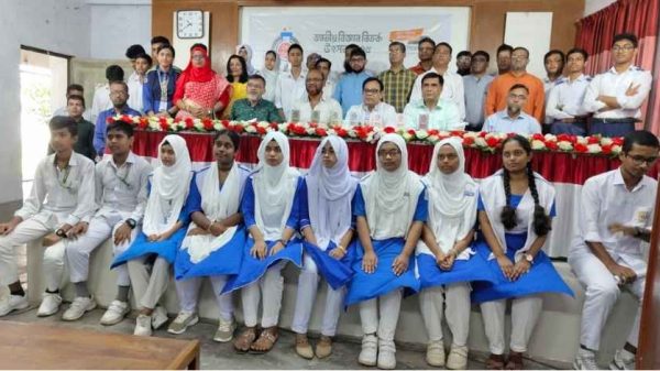 পিরোজপুর সরকারি মহিলা কলেজে সমকাল ও বিএফএফ-এর যৌথ উদ্যোগে জাতীয় বিজ্ঞান বিতর্ক প্রতিযোগিতা অনুষ্ঠিত হয়েছে। শিক্ষার্থীদের সৃজনশীলতা ও প্রতিভা বিকাশে এ আয়োজনে অংশ নেয় বিভিন্ন শিক্ষা প্রতিষ্ঠানের শিক্ষার্থীরা।
