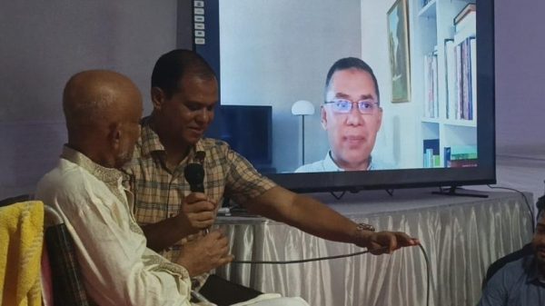 বিএনপি’র ভারপ্রাপ্ত চেয়ারম্যান তারেক রহমানের সঙ্গে ভার্চুয়ালি সাক্ষাৎ করেছেন পিরোজপুর জেলা বিএনপি’র প্রবীণ নেতা মোতালেব আকন। এ সময় উপস্থিত ছিলেন দলের কেন্দ্রীয় ও স্থানীয় নেতারা।