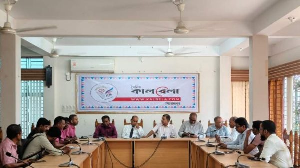 পিরোজপুরে সাংবাদিকদের আয়োজনে অনারম্বর অনুষ্ঠানে দৈনিক কালবেলা’র প্রতিষ্ঠাবার্ষিকী উদযাপন করা হয়েছে। কেক কাটা ও আলোচনা সভার মাধ্যমে পত্রিকার সাহসিকতা ও সত্যনিষ্ঠা তুলে ধরা হয়েছে