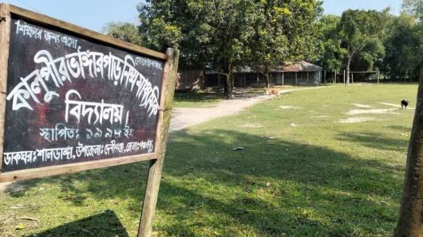 পঞ্চগড়ের দেবীগঞ্জে ২০ বছর ধরে ১১টি শিক্ষা প্রতিষ্ঠানের ৯৫ জন শিক্ষক ও কর্মচারী বেতন ছাড়াই কর্মরত। এমপিওভুক্ত না হওয়ায় মানবেতর জীবন কাটাচ্ছেন তারা, অনেকের অবসর ঘনিয়ে এসেছে।