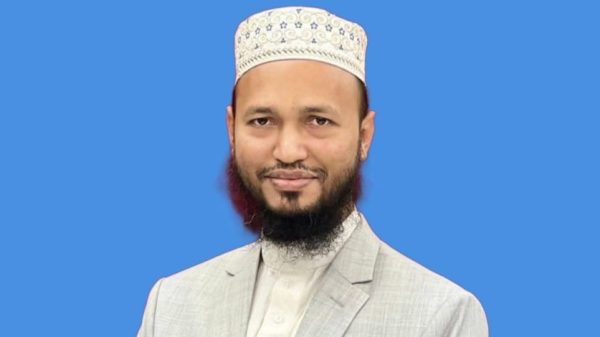 পিরোজপুরের নেছারাবাদে ১৬ বছরের মেয়ের বিয়ে ইউএনও মো. জাহিদুল ইসলামের উপস্থিতিতে থেমে যায়। কনের বয়স ১৮ বছরের নিচে জানার পর ইউএনও ও কাজী দুজনেই বিয়ে সম্পন্ন না করেই ফিরে যান।