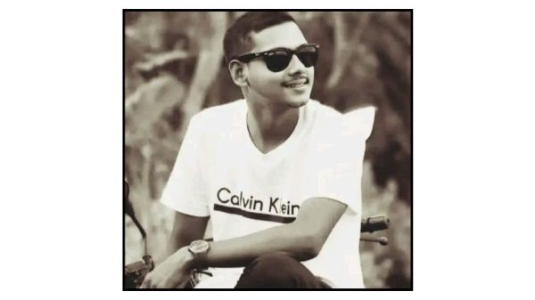 পিরোজপুরের নেছারাবাদে আগুন নেভাতে গিয়ে বিদ্যুৎস্পৃষ্টে রনি নামে এক যুবকের মৃত্যু হয়েছে। আহত হয়েছেন তার বাবা হারুন-অর-রশিদ। বিদ্যুৎ অফিসে ফোন করেও সাড়া না মেলায় ঘটে এ মর্মান্তিক দুর্ঘটনা।