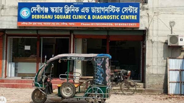পঞ্চগড়ের দেবীগঞ্জে সিজারিয়ান অপারেশনের ১২ ঘণ্টার মধ্যেই কৃষ্ণা রানী নামের এক প্রসূতির মৃত্যু হয়েছে। ক্লিনিকের অব্যবস্থাপনা, চিকিৎসকের অনুপস্থিতি ও অবহেলাকে দায়ী করেছেন স্বজনরা।