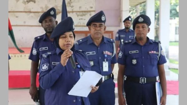 পিরোজপুর জেলা পুলিশের উদ্যোগে পুলিশ লাইন্সে কিট প্যারেড অনুষ্ঠিত হয়েছে। অফিসার ও ফোর্সদের পোশাক, সরঞ্জামাদি ও পেশাদারিত্ব পর্যালোচনা করা হয়।