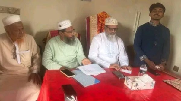 বাংলাদেশ জামায়াতে ইসলামী মনোনীত পিরোজপুর-২ আসনের সংসদ সদস্য প্রার্থী ও সাঈদী ফাউন্ডেশনের চেয়ারম্যান আল্লামা সাঈদীর মেজো পুত্র শামীম সাঈদী বলেছেন, “যারা আল্লাহর প্রতি বিশ্বাস রাখে, আল্লাহকে ভয় করে, তারা পৃথিবীর কোনো বিপদকে ভয় পায় না। ইসলামের বিজয় সংখ্যা দিয়ে নয়, বরং আল্লাহর সাহায্যের মাধ্যমে হয়।” শুক্রবার (১৭ অক্টোবর) বেলা ১১টার দিকে কাউখালী উপজেলা জামায়াতে ইসলামীর কার্যালয়ে ইসলামী ছাত্রশিবির কাউখালী উপজেলা ও ইউনিয়ন দায়িত্বশীলদের নিয়ে আয়োজিত এক মতবিনিময় সভায় প্রধান অতিথির বক্তব্যে তিনি এসব কথা বলেন। শামীম সাঈদী আরও বলেন, “সারাদেশে বিশ্ববিদ্যালয় নির্বাচনে নিরঙ্কুশ বিজয়ের কারণ হলো – এই ছাত্ররা আল্লাহর প্রতি বিশ্বাসী, মাদকমুক্ত, ইভটিজিংমুক্ত ও শিক্ষার্থী বান্ধব ছিল। তারা শিক্ষার্থীদের পাশে থেকে সহযোগিতা করেছে বলেই শিক্ষার্থীরা তাদেরকে বিপুল ভোটে বিজয়ী করেছে।” তিনি শিক্ষার্থীদের উদ্দেশ্যে বলেন, “সর্বদা আল্লাহর প্রতি বিশ্বাস ও ভয় রাখবে। মনে রাখতে হবে, আল্লাহর প্রতি ভয় ও বিশ্বাস থাকলে বদরের মতো বিজয় আসবে, ইনশাআল্লাহ।” সভায় ইসলামী ছাত্রশিবির কাউখালী উপজেলা শাখার সভাপতি মাজহারুল ইসলামের সভাপতিত্বে বিশেষ অতিথি হিসেবে উপস্থিত ছিলেন পিরোজপুর জেলা জামায়াতে ইসলামীর সহকারী সেক্রেটারি মাওলানা সিদ্দিকুর রহমান। এছাড়া উপস্থিত ছিলেন কাউখালী উপজেলা আমির মাওলানা নজরুল ইসলাম খান, উপজেলা সেক্রেটারি অধ্যাপক হুমায়ুন কবির, কাউখালী সদর ইউনিয়ন আমির টি.এম. রেজাউল করিমসহ জামায়াতে ইসলামী ও এর বিভিন্ন অঙ্গ সংগঠনের জেলা ও উপজেলা পর্যায়ের নেতৃবৃন্দ। সভায় বক্তারা ইসলামী মূল্যবোধে পরিচালিত সমাজ গঠনের গুরুত্ব তুলে ধরেন এবং শিক্ষার্থীদের আদর্শিক নেতৃত্বের মাধ্যমে দেশের ভবিষ্যৎ পরিবর্তনের আহ্বান জানান।