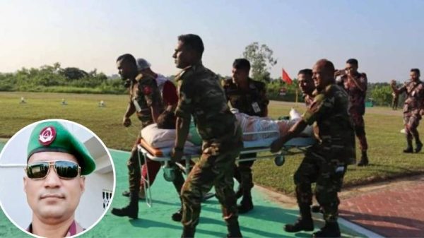 বান্দরবানের নাইক্ষ্যংছড়ি তুমব্রু সীমান্তে মাইন বিস্ফোরণে আহত বিজিবি সদস্য নায়েক মো. আক্তার হোসেন চিকিৎসাধীন অবস্থায় মারা গেছেন। ২০ দিন ধরে তিনি ঢাকার সিএমএইচে চিকিৎসাধীন ছিলেন।