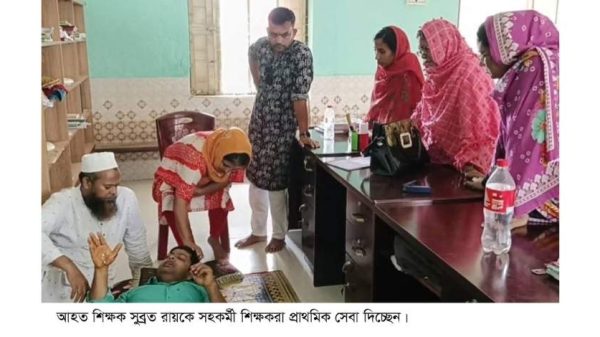 ঝিনাইদহের কালীগঞ্জে শিক্ষককে পেটানোর অভিযোগে স্বেচ্ছাসেবক দল নেতা এরশাদ হোসেন সোনাকে সাময়িকভাবে বহিষ্কার করা হয়েছে। জেলা কমিটির সিদ্ধান্তে এই পদক্ষেপ নেওয়া হয়।