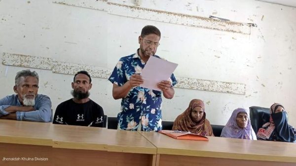 ঝিনাইদহে সিআইডির এসআই ইউসুফ হোসেনের বিরুদ্ধে ধর্ষণ প্রচেষ্টা মামলার বাদীর সঙ্গে ঘনিষ্ঠ সম্পর্ক গড়ে তুলে আসামির বিরুদ্ধে মিথ্যা প্রতিবেদন দাখিলের অভিযোগ উঠেছে। সাবেক সেনা সদস্য ইদ্রিস আলী এ অভিযোগ তুলেছেন।