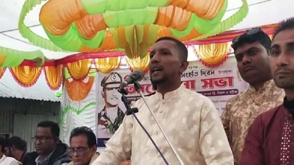 নেছারাবাদে জাতীয় বিপ্লব ও সংহতি দিবসের আলোচনায় বিএনপি নেতা নুরুল আলম বিপ্লব বলেন, বাংলাদেশ ধর্মীয় সম্প্রীতির দেশ এবং ‘সংখ্যালঘু’ শব্দটি ১৯৯৬ সালে আমদানি করা হয়। সভায় জাতীয়তা, সম্প্রীতি ও নির্বাচন প্রসঙ্গে গুরুত্বপূর্ণ বক্তব্য তুলে ধরেন তিনি।