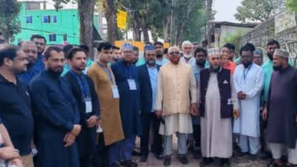 পিরোজপুরে শহীদ আল্লামা দেলাওয়ার হোসাইন সাঈদী (রহ.) এর কবর জিয়ারত ও ফাউন্ডেশন পরিদর্শনে শতাধিক আইনজীবীর আগমন। আব্দুর রাজ্জাকের নেতৃত্বে ন্যাশনাল ল’ইয়ার্স ক্লাবের এই সফর ছিল আবেগঘন ও স্মৃতিময়।