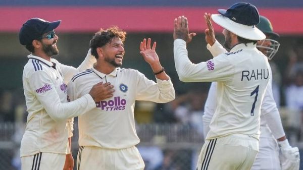 গুয়াহাটি টেস্টে দ্বিতীয় দিনে মুতুসামি ও ইয়ানসেনের অসাধারণ ব্যাটিংয়ে দক্ষিণ আফ্রিকা ৪৮৯ রান তুলেছে। চাপে ভারত, দিন শেষে ৯/০।