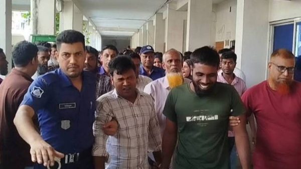 জামালপুরে এক তরুণীকে অপহরণের মামলায় চারজন আসামিকে যাবজ্জীবন কারাদণ্ড দিয়েছেন নারী ও শিশু নির্যাতন দমন ট্রাইব্যুনাল। প্রত্যেককে ৫০ হাজার টাকা জরিমানাও করা হয়েছে।