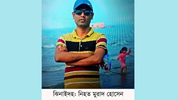 ঝিনাইদহ শহরের পবহাটিতে পারিবারিক বিরোধকে কেন্দ্র করে ব্যবসায়ী মুরাদ হোসেনকে কুপিয়ে ও পিটিয়ে হত্যা করা হয়েছে। হামলায় জড়িতদের গ্রেফতারে পুলিশ অভিযান চালাচ্ছে বলে জানিয়েছে সদর থানা।