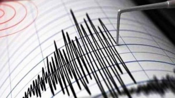 ঢাকায় রিখটার স্কেলে ৪.৩ মাত্রার ভূমিকম্প অনুভূত হয়েছে। উৎপত্তিস্থল বাড্ডা হলেও ইউএসজিএস জানায় ভিন্ন তথ্য। তিনদিনে তিনটি ভূমিকম্পে উদ্বেগ বাড়ছে।