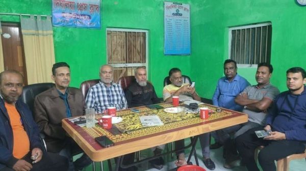 দিঘলিয়া প্রেসক্লাবের সাংবাদিক নেতৃবৃন্দের সঙ্গে মতবিনিময় করেছেন বনানী থানা বিএনপির যুগ্ম আহ্বায়ক রানা আহমেদ। তিনি সাংবাদিকদের নিরপেক্ষ সংবাদ পরিবেশনের আহ্বান জানান এবং আসন্ন জাতীয় নির্বাচনের বিষয়ে মত প্রকাশ করেন।