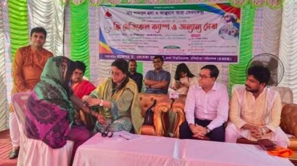 পিরোজপুরের নেছারাবাদে ডা. শামসুল হুদা ও আঞ্জুমান আরা সেবাকেন্দ্রের উদ্যোগে ফ্রি মেডিকেল ক্যাম্প অনুষ্ঠিত হয়েছে। ২৫০ জনেরও বেশি রোগীকে বিনামূল্যে চিকিৎসা ও ওষুধ প্রদান করা হয়।