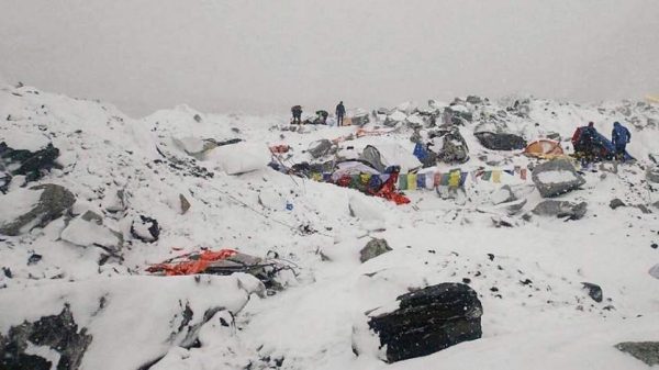 নেপাল, হিমালয়, তুষারধস, পর্বতারোহী, ইয়ালুং রি, দোলাখা জেলা, কাঠমান্ডু, আন্তর্জাতিক খবর, নেপালের দুর্ঘটনা, পর্বতারোহণ, গ্লোবাল নিউজ