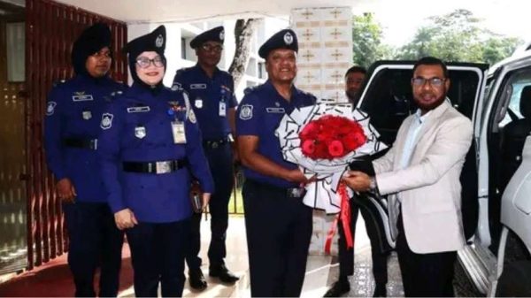 পিরোজপুর পুলিশ লাইনের পুরুষ ফোর্সদের ব্যারাক পরিদর্শন করেছেন বাংলাদেশ পুলিশের অতিরিক্ত আইজি (ডেভেলপমেন্ট) সরদার নুরুল আমিন বিপিএম। এ সময় তিনি ব্যারাকের উন্নয়নকাজ ও প্রশিক্ষণ কার্যক্রম নিয়ে দিকনির্দেশনা প্রদান করেন।