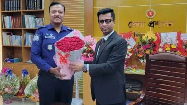 পিরোজপুরে নতুন জেলা প্রশাসক আবু সাঈদ আনুষ্ঠানিকভাবে যোগদান করেছেন। জেলা পুলিশ সুপার তার সাথে সৌজন্য সাক্ষাৎ ও পারস্পরিক সহযোগিতার প্রত্যয় ব্যক্ত করেছেন।