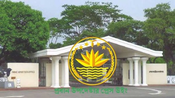 রাজধানীতে সাম্প্রতিক ককটেল বিস্ফোরণের পর সব ধর্মীয় প্রতিষ্ঠানে নিরাপত্তা জোরদার করেছে অন্তর্বর্তী সরকার। ধর্মীয় সহাবস্থান ও সাম্প্রদায়িক সম্প্রীতিতে বিঘ্ন ঘটানোর যেকোনো প্রচেষ্টা কঠোরভাবে দমন করা হবে বলে জানিয়েছে সরকার।