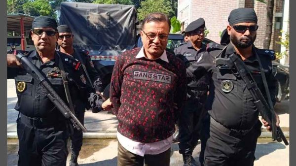 ঝিনাইদহে প্রবাসী মাহাবুব হত্যা মামলার প্রধান আসামি রবিউল ইসলাম রবি র‌্যাবের অভিযানে গ্রেফতার হয়েছেন। জমি বিরোধকে কেন্দ্র করে সংঘটিত এই হত্যার ঘটনায় ১৩ জনের নাম উল্লেখ করে মামলা দায়ের হয়েছে।