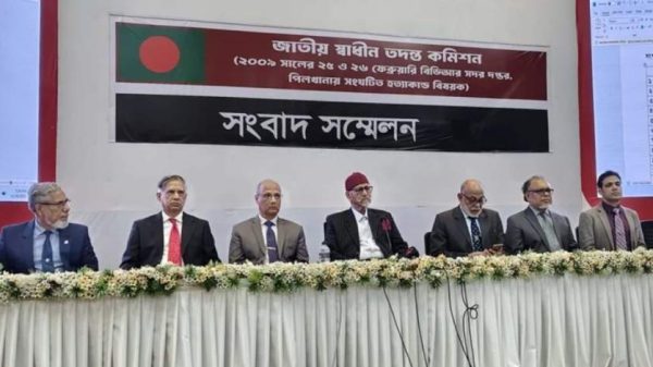 জাতীয় স্বাধীন তদন্ত কমিশন জানিয়েছে, বিডিআর হত্যাকাণ্ড ছিল শেখ হাসিনার ক্ষমতা দীর্ঘায়িত করা এবং নিরাপত্তা বাহিনীকে দুর্বল করার পরিকল্পিত ষড়যন্ত্র। তদন্তে ২৪৭ জনের সাক্ষ্য, ৬০০ ঘণ্টা ভিডিও এবং ৮০০ ছবি বিশ্লেষণ করা হয়েছে।