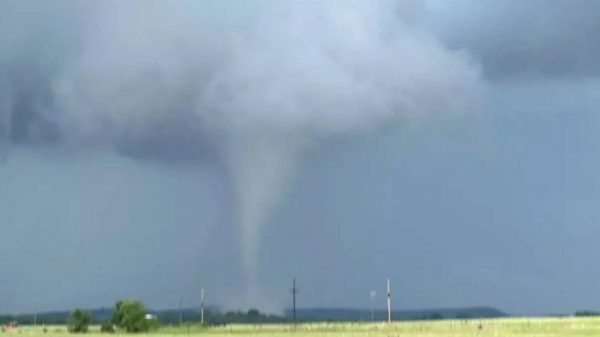 ব্রাজিলের দক্ষিণাঞ্চলে ভয়াবহ টর্নেডোর আঘাতে অন্তত ৫ জন নিহত ও ৪০০ জনের বেশি আহত হয়েছেন। ধ্বংস হয়ে গেছে শহরের ৮০ শতাংশ এলাকা।